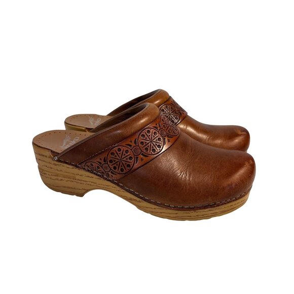 Dansko Womens Saundra Brown Leather Embossed Clogs With Wood-Style Platform 37 - Picture 1 of 11
